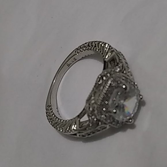 Size 6 cubic zirconia antique  style ring - Picture 4 of 4